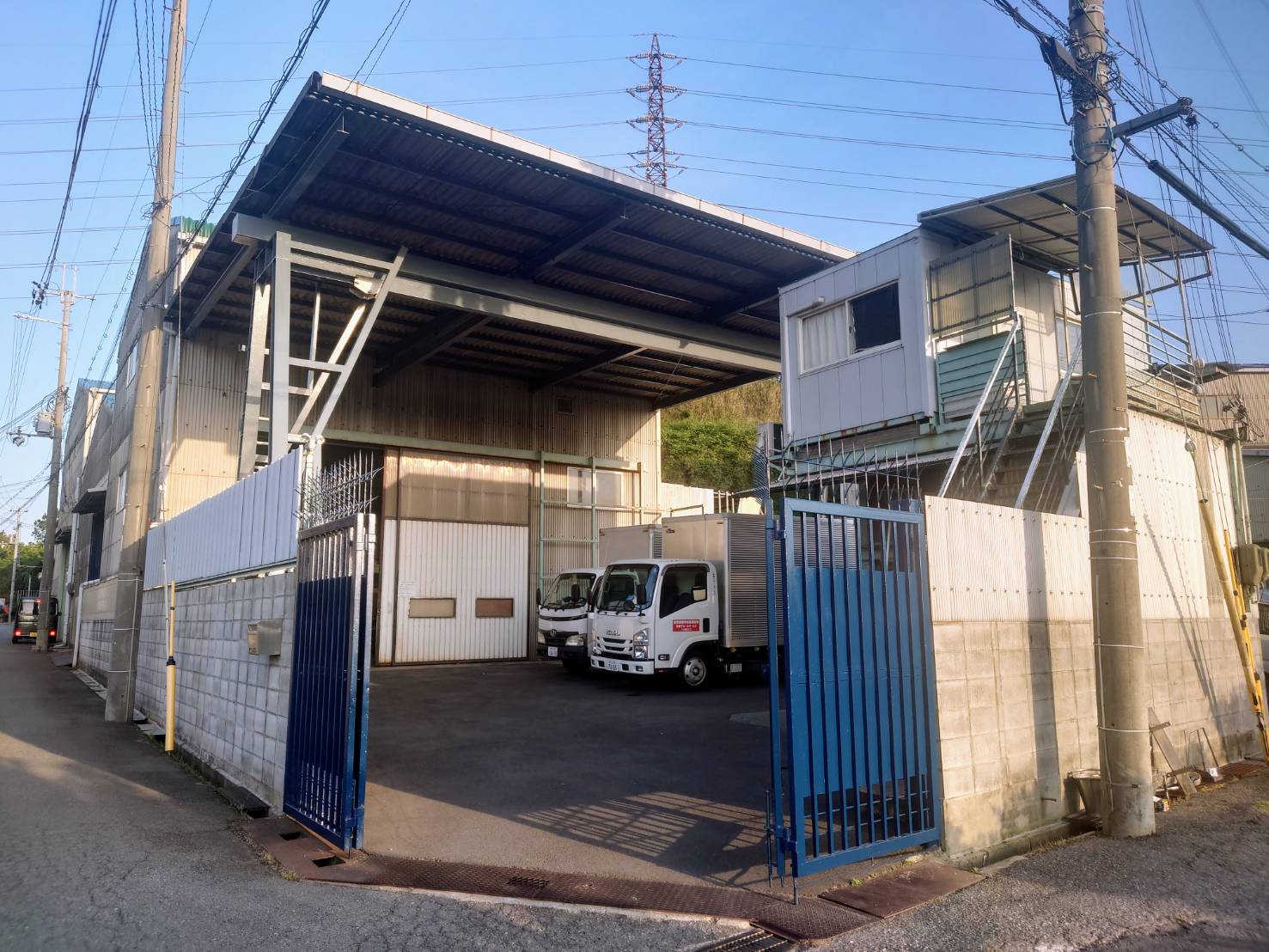 遺品整理・不用品回収ハンディー神戸の本社の倉庫